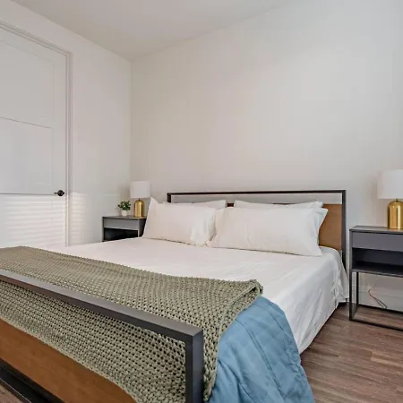 Modern 1Bd1Ba Apt Near Ut Dt